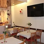 Amadeus Отель