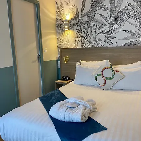 Amadeus Hotel 3*