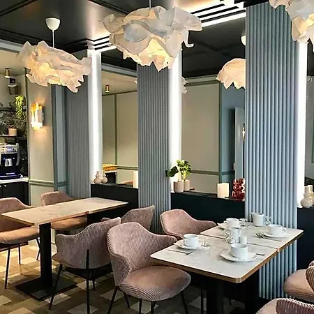 Amadeus Hotel 3*