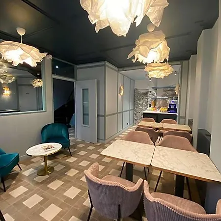 Amadeus Hotel 3*