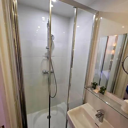 Amadeus Hotel 3*