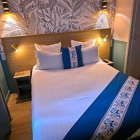 Amadeus Hotel 3*