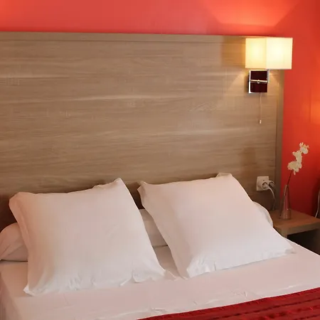 Amadeus Hotel 3*