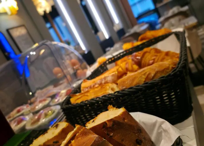 Amadeus 3* Париж